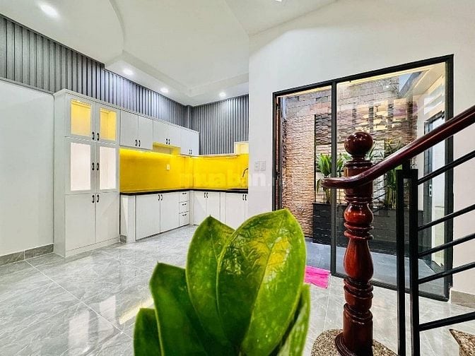 Căn nhà đẹp 54m2 ngay Hoàng Diệu,Quận 4. Giá: 3 Tỷ 220. Hẻm 4.5m thông