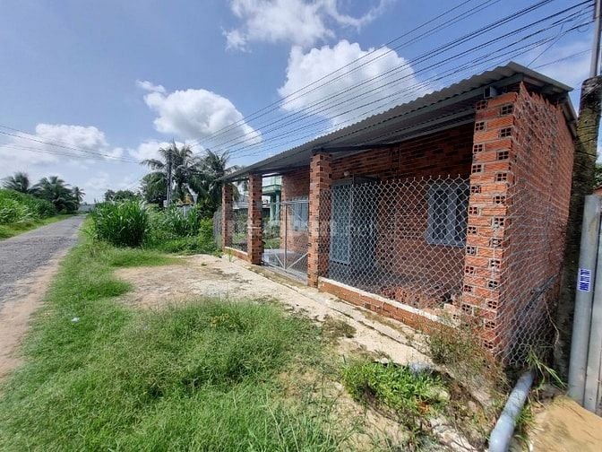 Nhà 9m mặt tiền nhựa, full thổ cư. Sổ hồng riêng. 3xx tr 