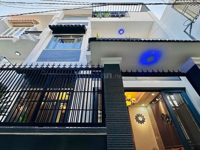 Căn nhà đẹp 54m2 ngay Hoàng Diệu,Quận 4. Giá: 3 Tỷ 220. Hẻm 4.5m thông