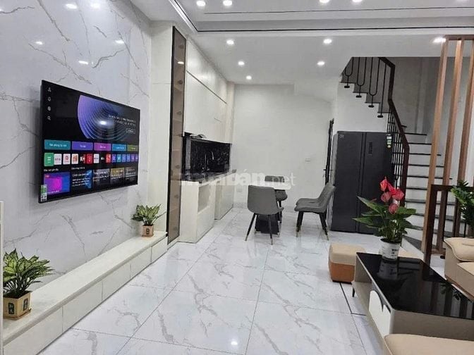 GẦN HỒ ĐÂM HỒNG , 60M RA Ô TÔ TRÁNH, NGÕ NÔNG RỘNG , 38M2 5TẦNG .