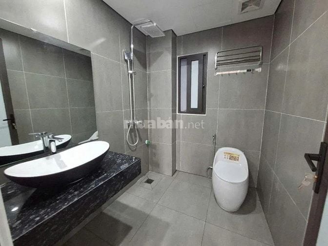 GẦN HỒ ĐÂM HỒNG , 60M RA Ô TÔ TRÁNH, NGÕ NÔNG RỘNG , 38M2 5TẦNG .