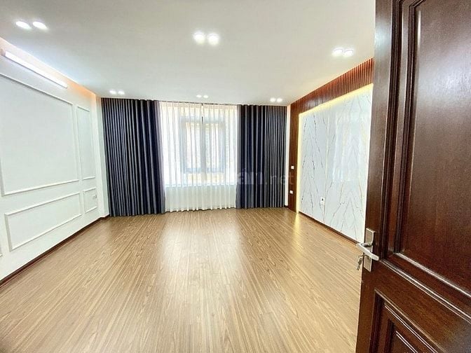 Bán nhà phố Vương Thừa Vũ 7 tầng  ô tô kinh doanh, dt 52m2, mt 5m.