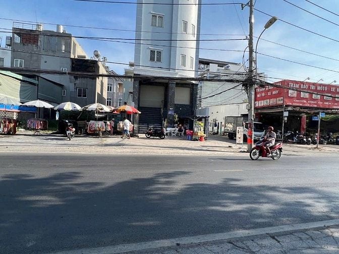 Bán nhanh lô đất Mặt Tiền đường Nguyễn Duy Trinh DT 130m2, Sổ Riêng