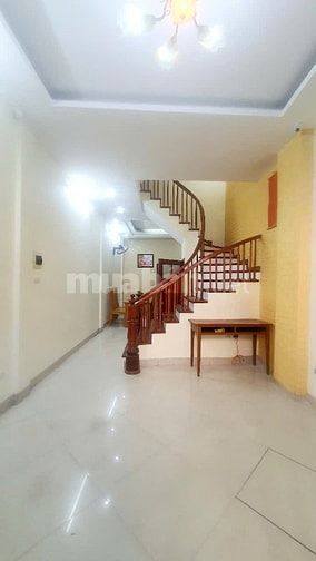 Cho thuê nhà phố Vĩnh Hồ, Đống Đa
