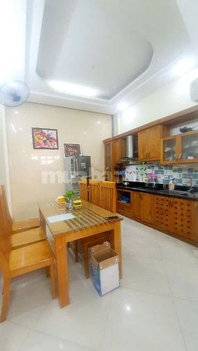 Cho thuê nhà phố Vĩnh Hồ, Đống Đa