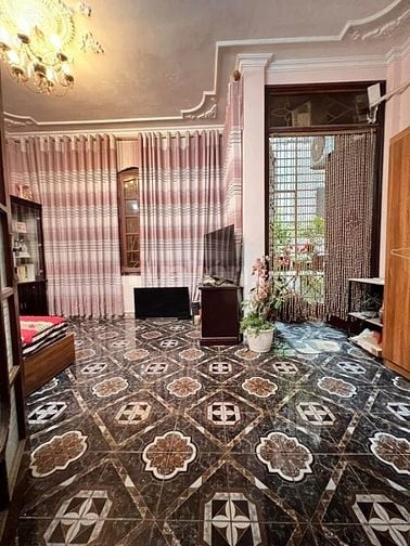 BÁN GẤP nhà mặt ngõ Hoàng Quốc Việt ô tô đỗ cửa, ngõ thông, phân lô 