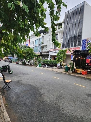 Bán nhà mặt tiền đường lớn Phú Mỹ Hưng