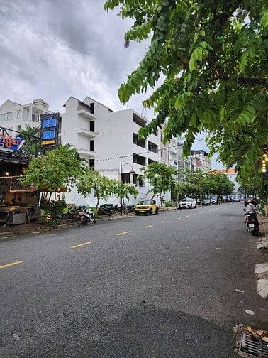 Bán nhà mặt tiền đường lớn Phú Mỹ Hưng