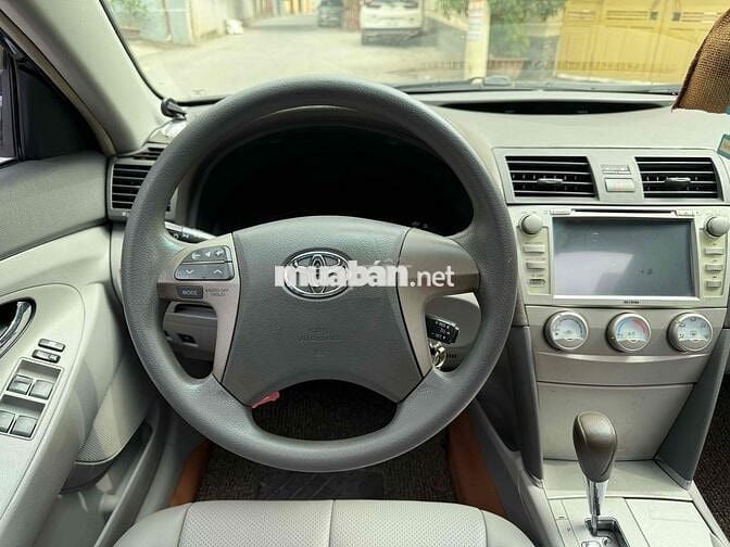 Toyota Camry 2010 LE 2.5 - 79000 km nhà dùng