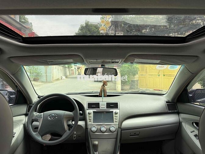 Toyota Camry 2010 LE 2.5 - 79000 km nhà dùng