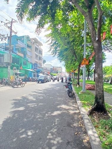TÂM ĐIỂM ! NHÀ BÁN MT PHAN VĂN KHỎE P5 Q6, VIEW CÔNG VIÊN. CHỈ 13,5 TỶ