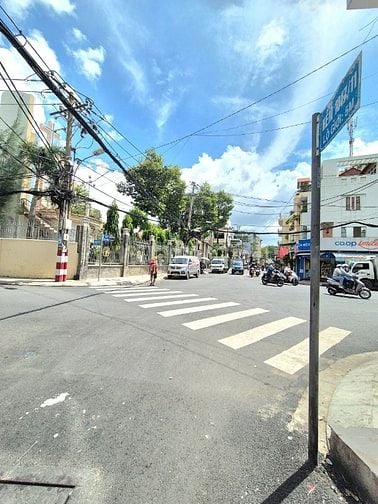 Bán nhà 55m2 Gần Ngã tư bảy hiền . hẻm thẳng Ngay chợ Vải Tân Bình