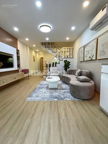 Nhà chính chủ SƯ VẠN HẠNH Q10-nhỉnh 6 tỷ- cần bán gấp - Hẻm xe ô tô th