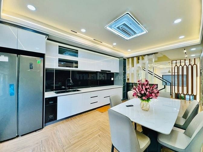 Bán gấp nhà ở đường Phó Cơ Điều, phường 7, quận 11, giá 3 tỷ.