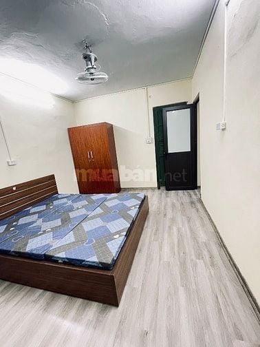  CHO THUÊ căn hộ 23b ngõ 62 Nguyễn chí thanh dt 20+8m , 4,4tr/1th