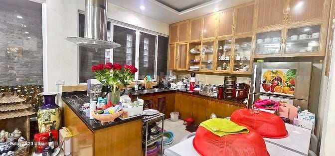 Ngõ 173 Hoàng Hoa Thám 90m2*5t, thang máy, 2thoáng, thông, giá 17.9tỷ.