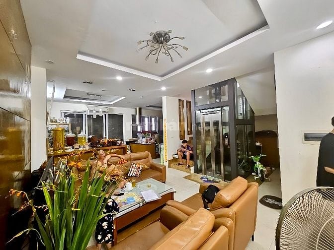 Ngõ 173 Hoàng Hoa Thám 90m2*5t, thang máy, 2thoáng, thông, giá 17.9tỷ.