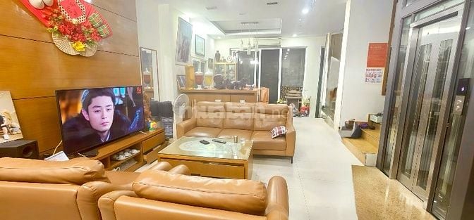 Ngõ 173 Hoàng Hoa Thám 90m2*5t, thang máy, 2thoáng, thông, giá 17.9tỷ.