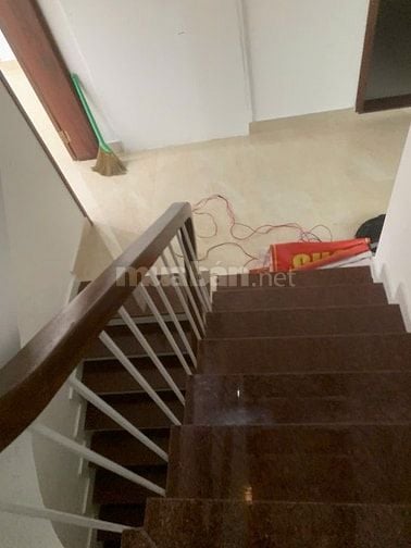 Cho thuê 245m2 sàn tầng 3,4,5 nhà mặt phố Lê Trọng Tấn, Hà Đông