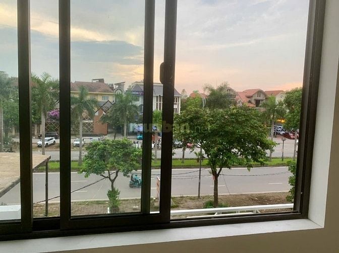 Cho thuê 245m2 sàn tầng 3,4,5 nhà mặt phố Lê Trọng Tấn, Hà Đông
