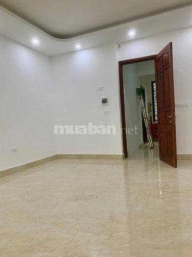 Cho thuê 245m2 sàn tầng 3,4,5 nhà mặt phố Lê Trọng Tấn, Hà Đông