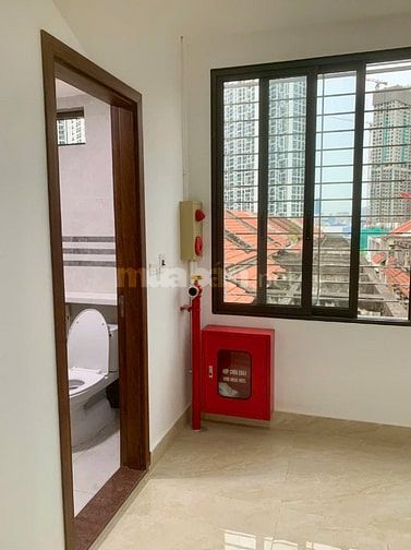 Cho thuê 245m2 sàn tầng 3,4,5 nhà mặt phố Lê Trọng Tấn, Hà Đông