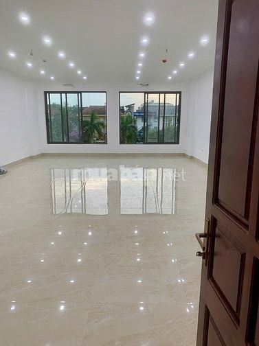 Cho thuê 245m2 sàn tầng 3,4,5 nhà mặt phố Lê Trọng Tấn, Hà Đông