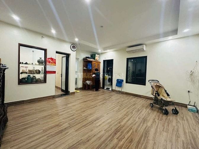 Bán tập thể Chợ Mơ. Hai Bà Trưng. Hà Nội. Tầng 3. Dt 90m. Có 3 ngủ 2vs