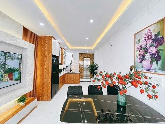 Đẳng cấp 5*! căn nhà duy nhất 31m2 x6 tầng có thang máy phố Định Công 