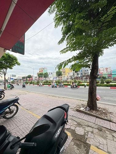 Cho thuê nhà mặt tiền đường trường chinh 200m2 ( không môi giới )