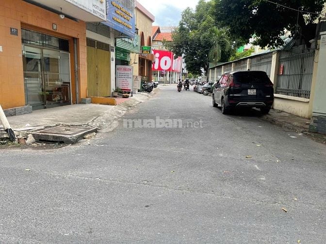 Cho thuê mặt bằng văn phòng Cty ,Góc 2 mặt tiền đường ,đường thông 