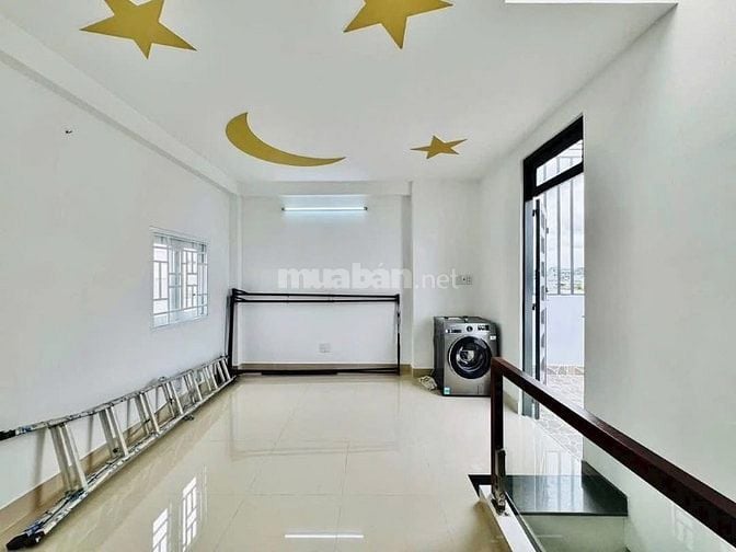 Đi nước ngoài định cư bán gấp nhà ở đường Hoàng Dư Khương, phường 12, 