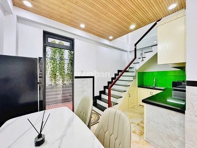Đi nước ngoài định cư bán gấp nhà ở đường Hoàng Dư Khương, phường 12, 