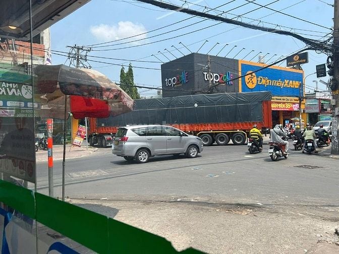 Cho Thuê Kho Góc 2MT View Sông 221/ Phan Huy Ích,P14 Gò Vấp_DT:1.250m2