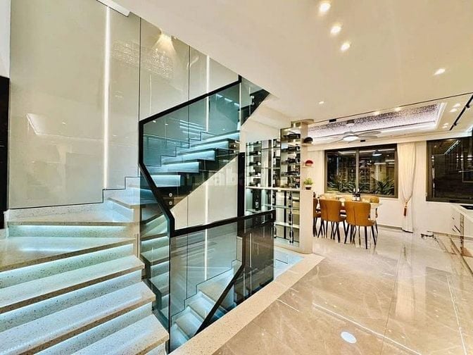 Đi nước ngoài định cư bán gấp nhà ở đường Lý Chính Thắng, phường 9, qu