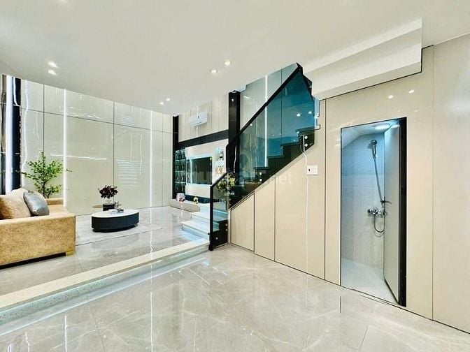 Đi nước ngoài định cư bán gấp nhà ở đường Lý Chính Thắng, phường 9, qu