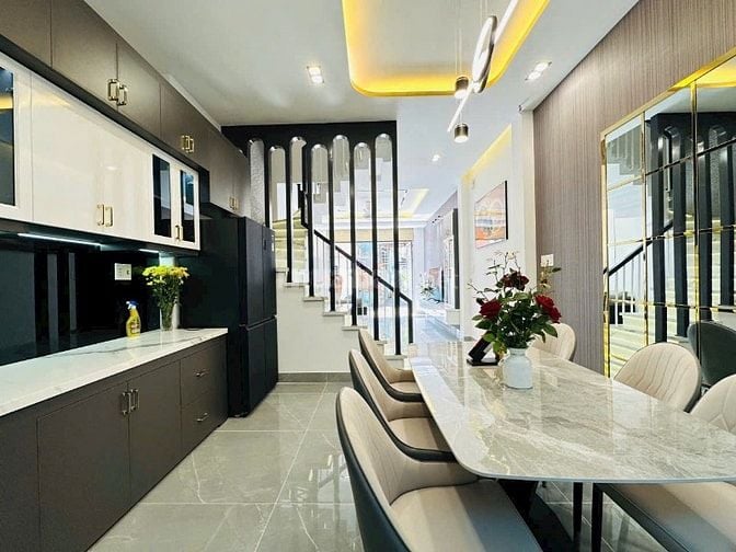 Chủ gửi bán căn 68m2 Nguyễn Đình Chiểu xây 1 trệt 2 lầu. Hẻm 5m, SHR