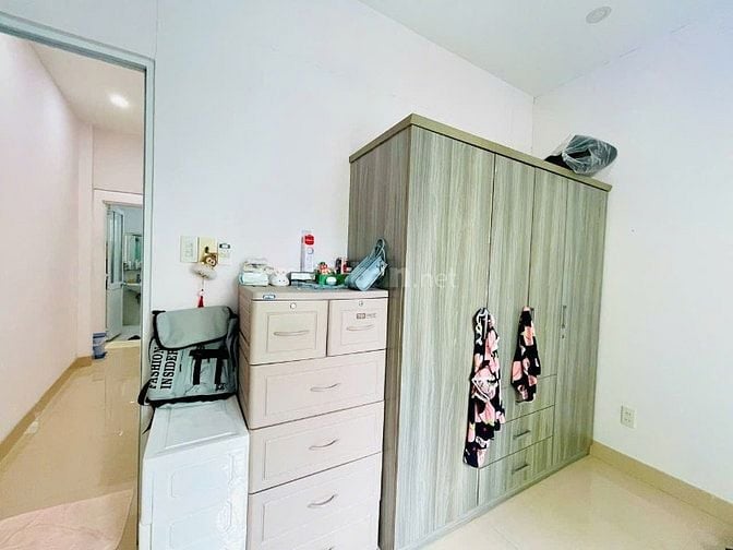 BÁN NHÀ 3/2 NÚT GIAO Q5,Q10, Q11 DT ĐỦ 40M2 3 TẦNG HẺM Ô TÔ 5M THÔNG.