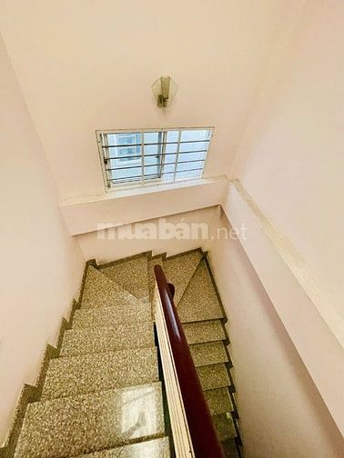BÁN NHÀ 3/2 NÚT GIAO Q5,Q10, Q11 DT ĐỦ 40M2 3 TẦNG HẺM Ô TÔ 5M THÔNG.