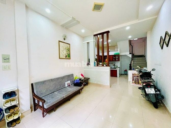 BÁN NHÀ 3/2 NÚT GIAO Q5,Q10, Q11 DT ĐỦ 40M2 3 TẦNG HẺM Ô TÔ 5M THÔNG.
