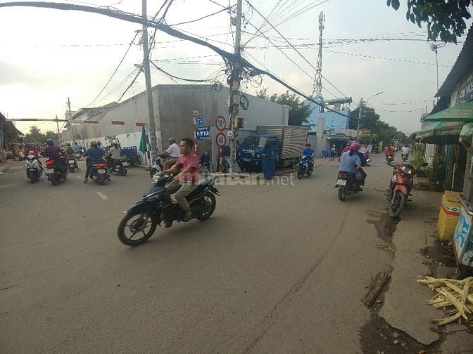Nhà góc 2 MT đường nhựa, nở hậu 2 mặt. Sổ hồng 331m2 đất, thổ cư 243m2