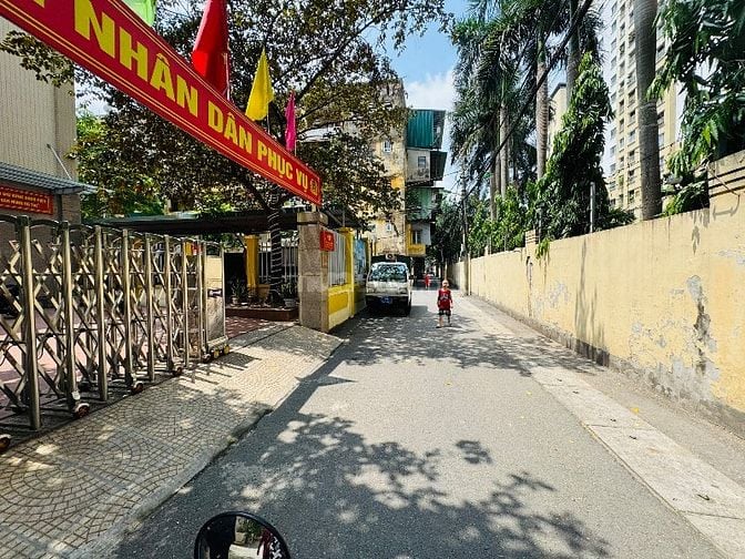 Tập thể Bách Khoa. Tầng 2. Dt 89m. Có 3 ngủ. 2 vs. thoáng vô cùng cực.