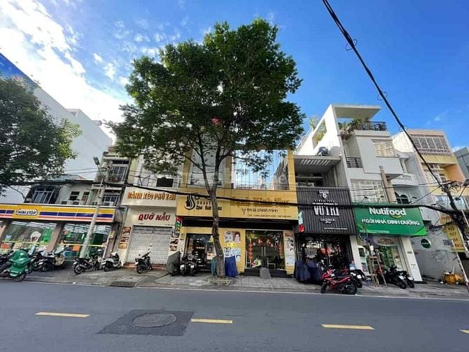 Mặt Tiền Đồng Đen, Quận Tân Bình. Dt : 5.3x28m. Cấp 4. Chỉ 23,5 tỷ