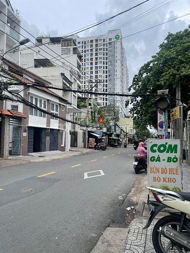 Chia gia sản cho con nên chính chủ cần bán nhà đường Nguyễn Khoái.