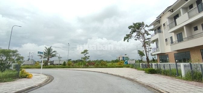 Bán 2 căn shophouse vị trí vàng tại Centa Riverside Từ Sơn