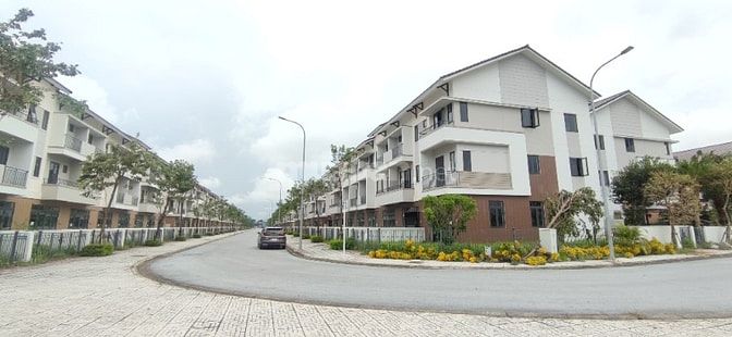 Bán 2 căn shophouse vị trí vàng tại Centa Riverside Từ Sơn