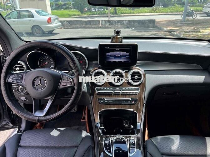 Mercedes Benz GLC Class 2019 - 14000 km