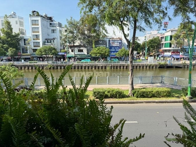 Nhà bán căn góc đẹp 2 mặt tiền view sông đắc địa,trung tâm quận 3 ,TPH