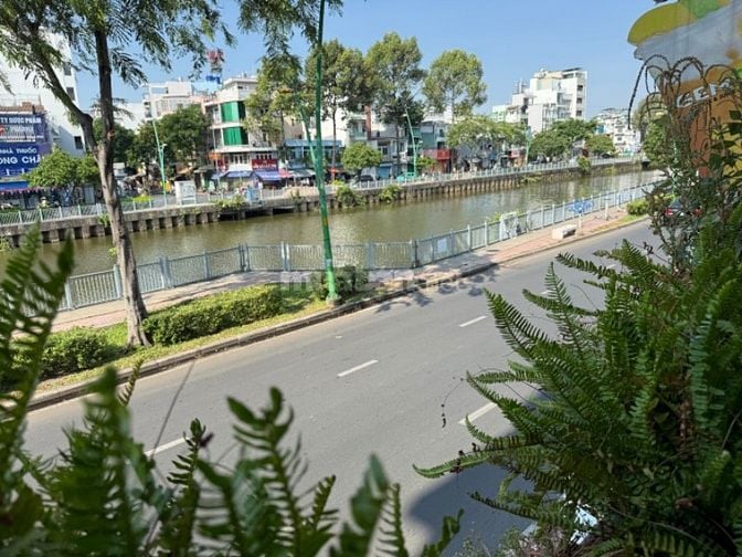Nhà bán căn góc đẹp 2 mặt tiền view sông đắc địa,trung tâm quận 3 ,TPH