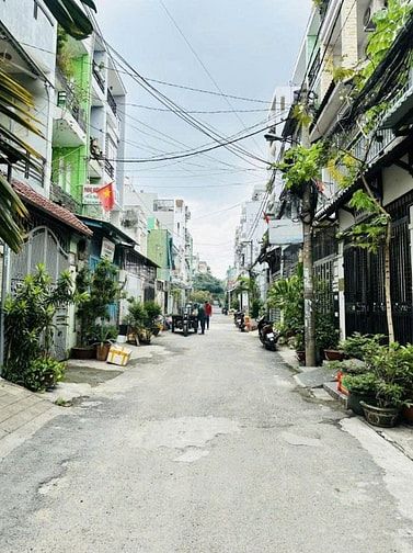 Bán nhà 1 sẹc hẻm 8m Lạc Long Quân 34m2 – Giá 4,75 Tỷ tl.
